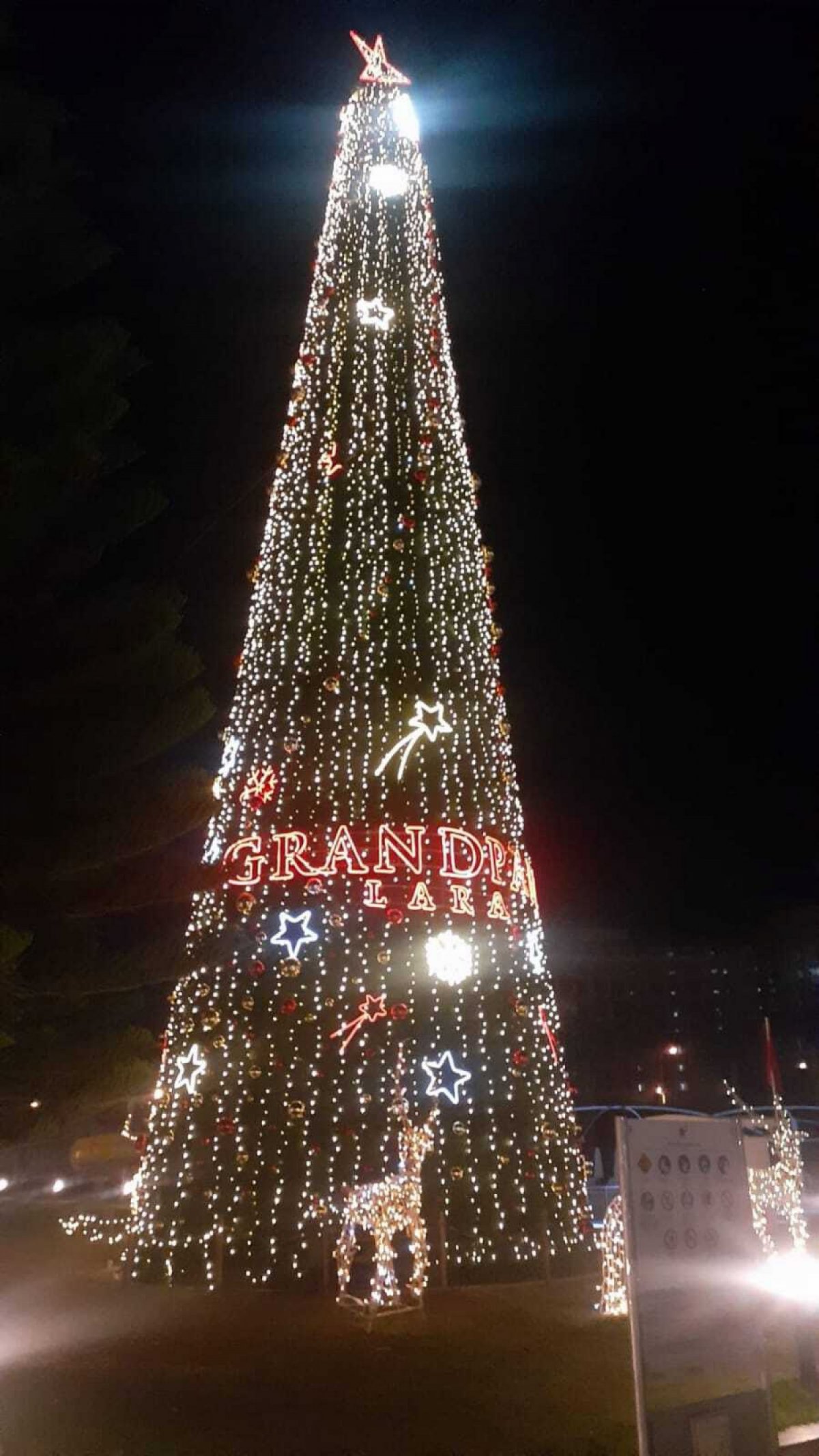 Yılbaşı Süsleri Nelerdir? Işıklı ve LED Yılbaşı Süsleri ile Modern Dekorasyon Fikirleri