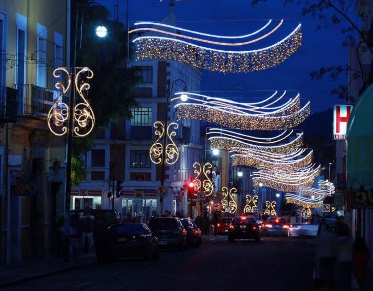 Işıklı Yılbaşı Süsleri ile AVM, Otel ve Cadde Dekorasyonu Nasıl Yapılır?