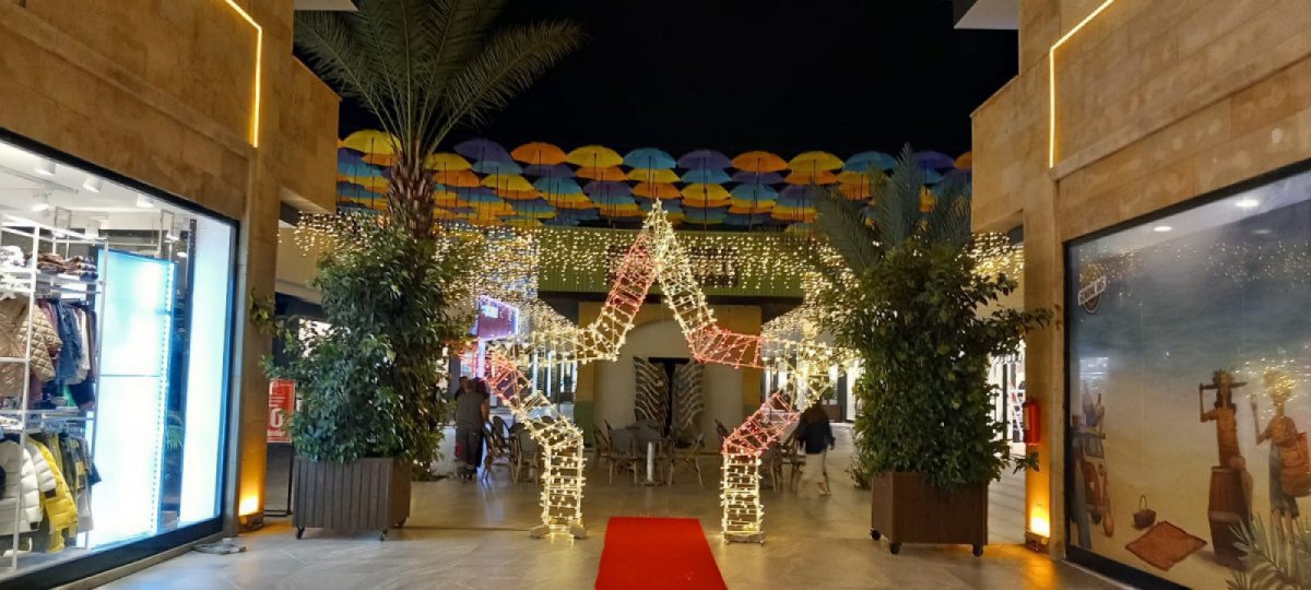 Işıklı Yılbaşı Süsleri ile AVM, Otel ve Cadde Dekorasyonu Nasıl Yapılır?