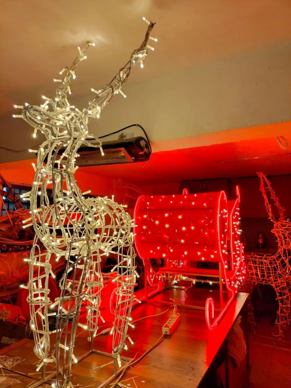 Yılbaşı Süsleri Nelerdir? Işıklı ve LED Yılbaşı Süsleri ile Modern Dekorasyon Fikirleri