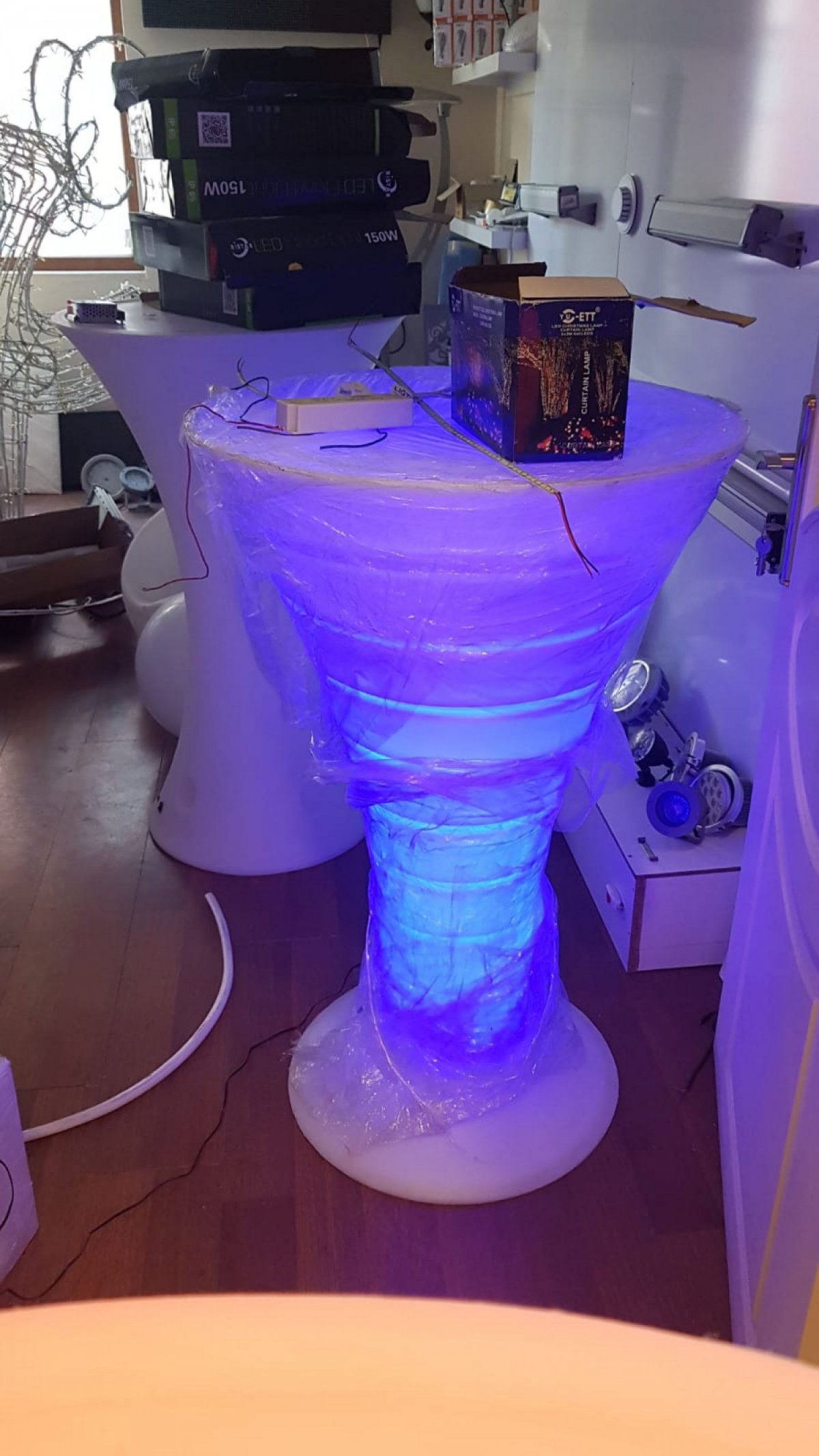 Ayaklı LED Bistro Masa